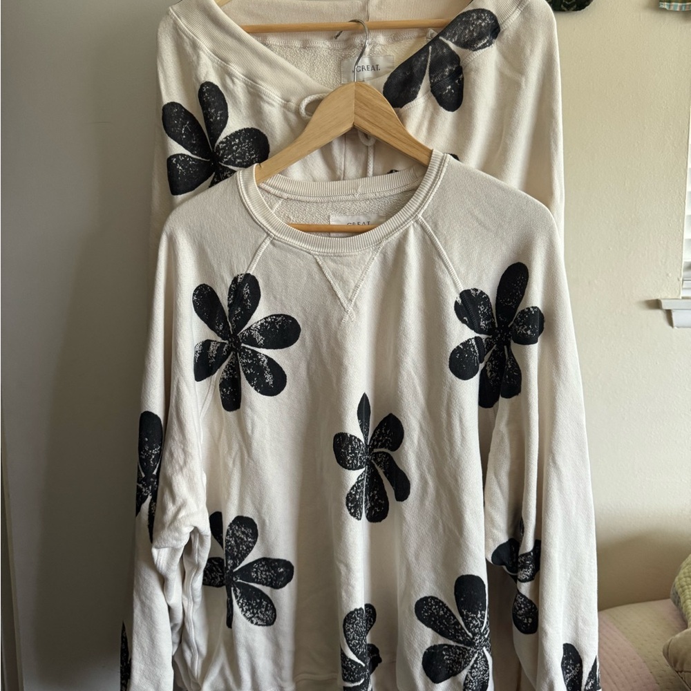 The GREAT. Slouchy set sweatshirt and sweatpants block printed flowers